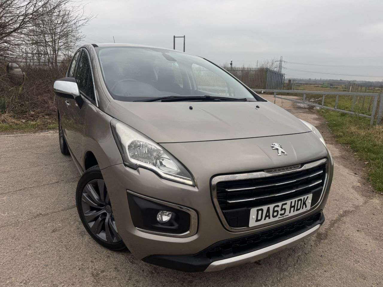 A 2015 PEUGEOT 3008 1.6 BlueHDi Active SUV 5dr Diesel ETG Euro 6 (s/s) (120 ps) A 2015 PEUGEOT 3008 1.6 BlueHDi Active SUV 5dr Diesel ETG Euro 6 (s/s) (120 ps)