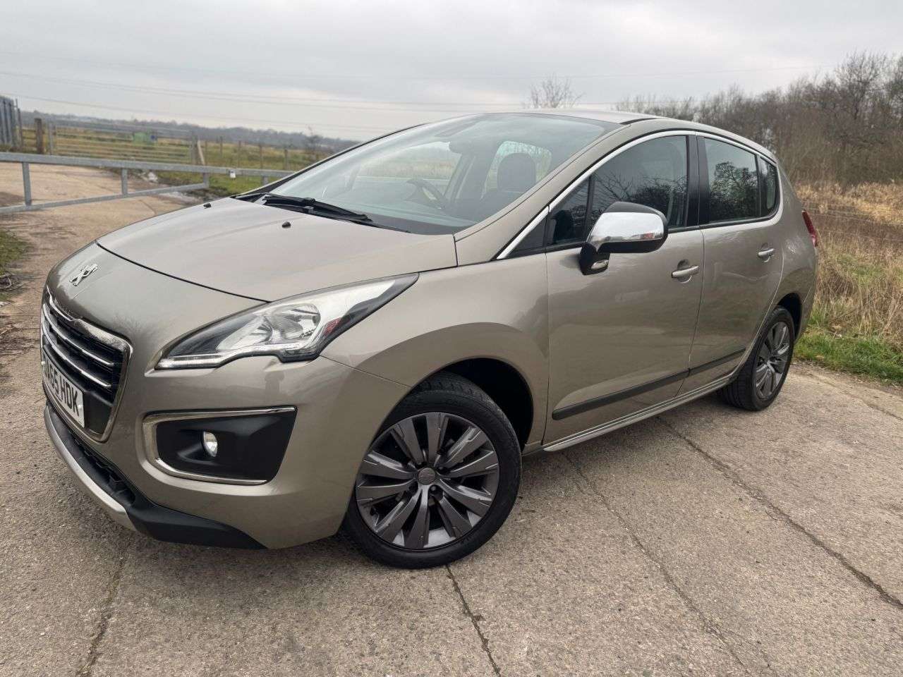 A 2015 PEUGEOT 3008 1.6 BlueHDi Active SUV 5dr Diesel ETG Euro 6 (s/s) (120 ps) A 2015 PEUGEOT 3008 1.6 BlueHDi Active SUV 5dr Diesel ETG Euro 6 (s/s) (120 ps)