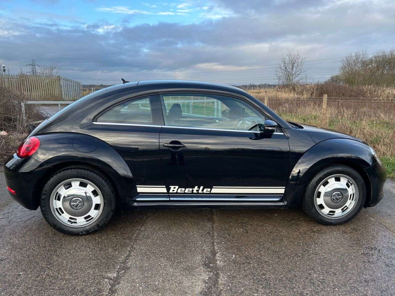 A 2015 VOLKSWAGEN BEETLE 1.6 TDI BlueMotion Tech Design Hatchback 3dr Diesel Manual Euro 5 (s/s) (10 A 2015 VOLKSWAGEN BEETLE 1.6 TDI BlueMotion Tech Design Hatchback 3dr Diesel Manual Euro 5 (s/s) (10