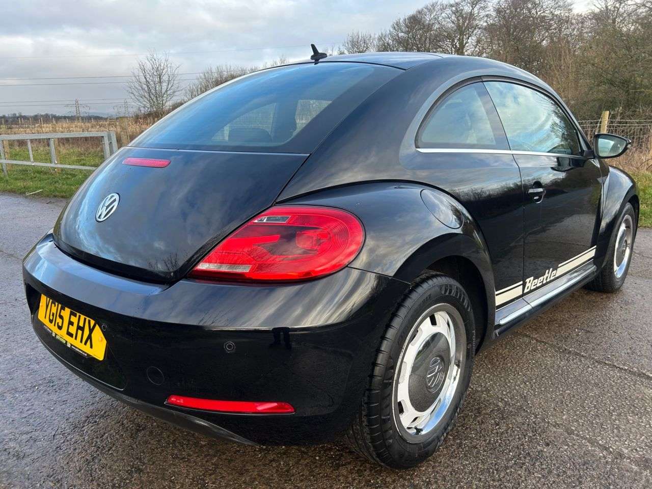 A 2015 VOLKSWAGEN BEETLE 1.6 TDI BlueMotion Tech Design Hatchback 3dr Diesel Manual Euro 5 (s/s) (10 A 2015 VOLKSWAGEN BEETLE 1.6 TDI BlueMotion Tech Design Hatchback 3dr Diesel Manual Euro 5 (s/s) (10
