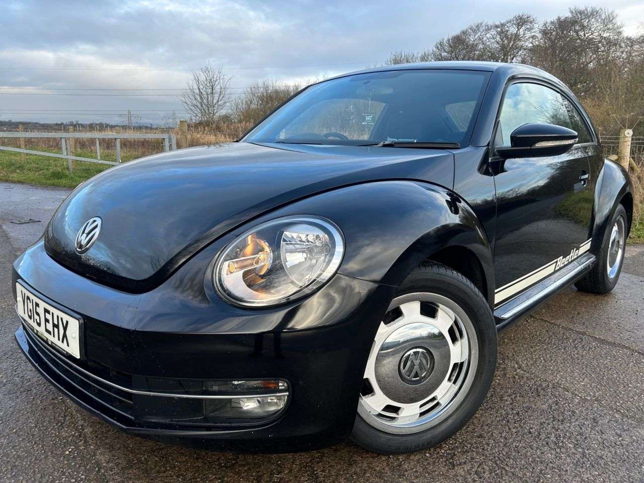 A 2015 VOLKSWAGEN BEETLE 1.6 TDI BlueMotion Tech Design Hatchback 3dr Diesel Manual Euro 5 (s/s) (10 A 2015 VOLKSWAGEN BEETLE 1.6 TDI BlueMotion Tech Design Hatchback 3dr Diesel Manual Euro 5 (s/s) (10