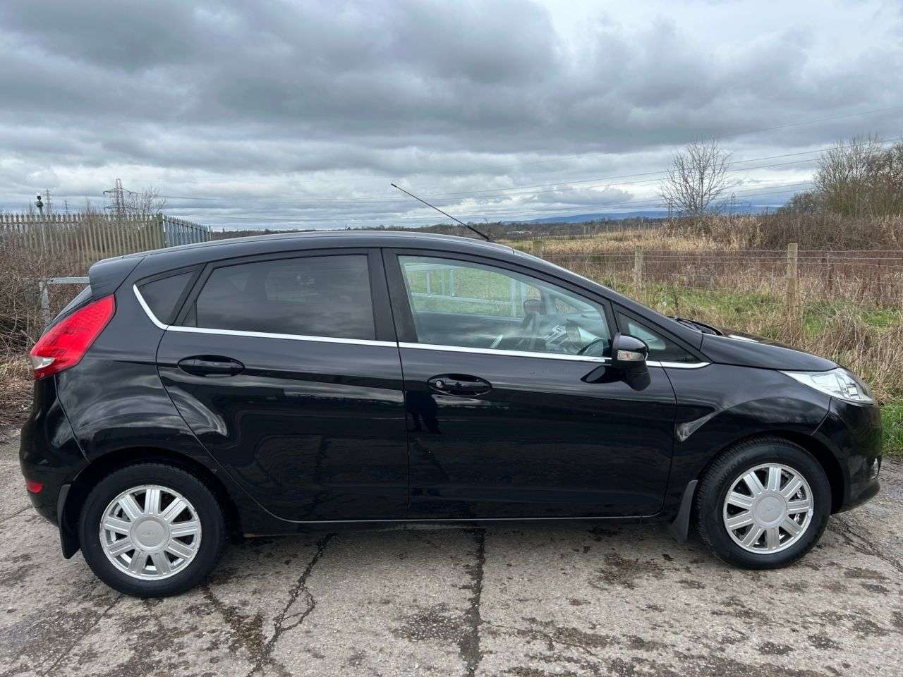 A 2009 FORD FIESTA 1.6 Titanium Hatchback 5dr Petrol Manual (139 g/km, 118 bhp) JUST BEEN SERV A 2009 FORD FIESTA 1.6 Titanium Hatchback 5dr Petrol Manual (139 g/km, 118 bhp) JUST BEEN SERV