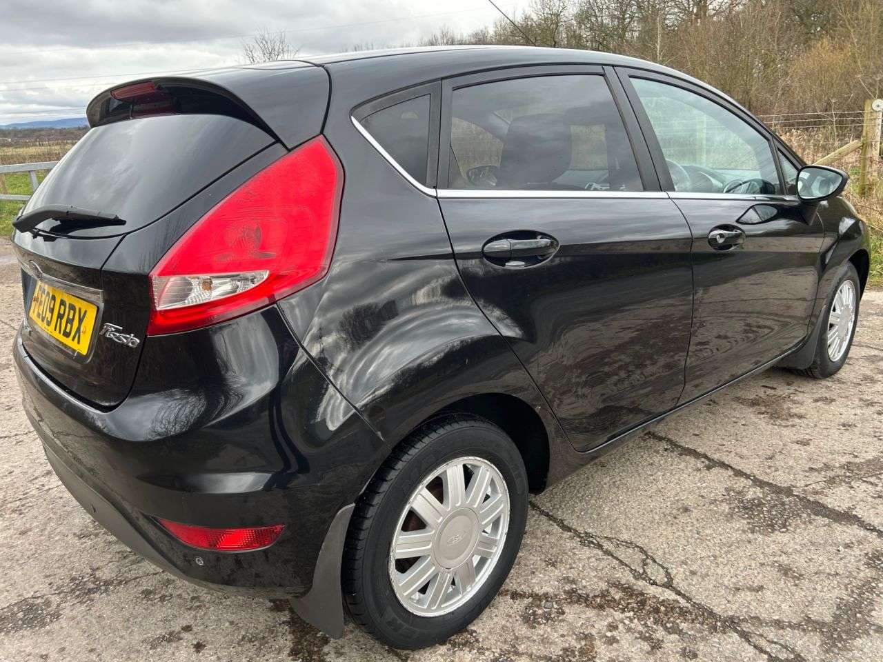 A 2009 FORD FIESTA 1.6 Titanium Hatchback 5dr Petrol Manual (139 g/km, 118 bhp) JUST BEEN SERV A 2009 FORD FIESTA 1.6 Titanium Hatchback 5dr Petrol Manual (139 g/km, 118 bhp) JUST BEEN SERV