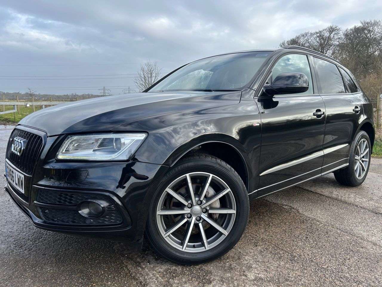 A 2017 AUDI Q5 2.0 TDI S line SUV 5dr Diesel S Tronic quattro Euro 6 (s/s) (190 ps) A 2017 AUDI Q5 2.0 TDI S line SUV 5dr Diesel S Tronic quattro Euro 6 (s/s) (190 ps)