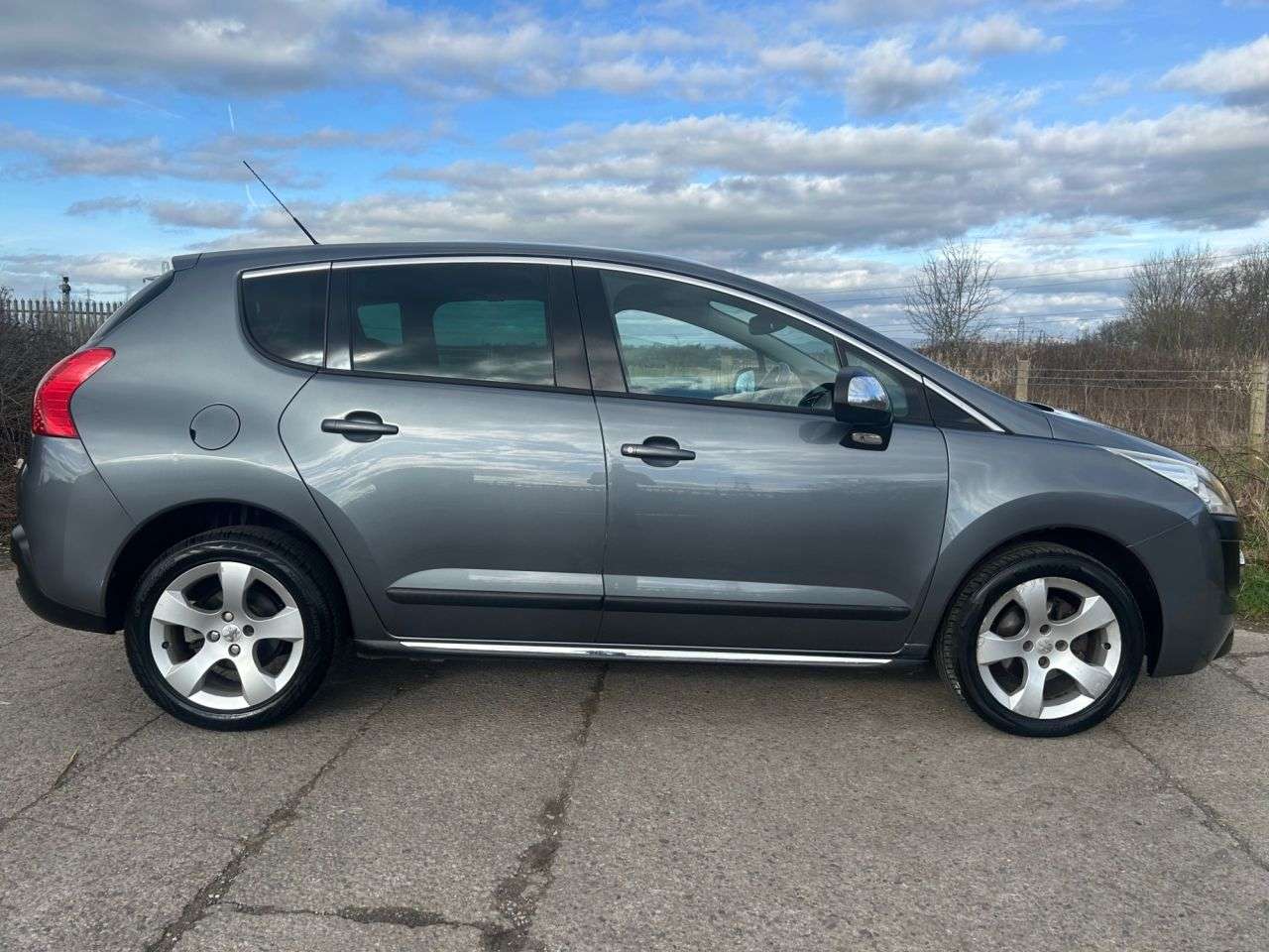 2011 PEUGEOT 3008 2011 PEUGEOT 3008