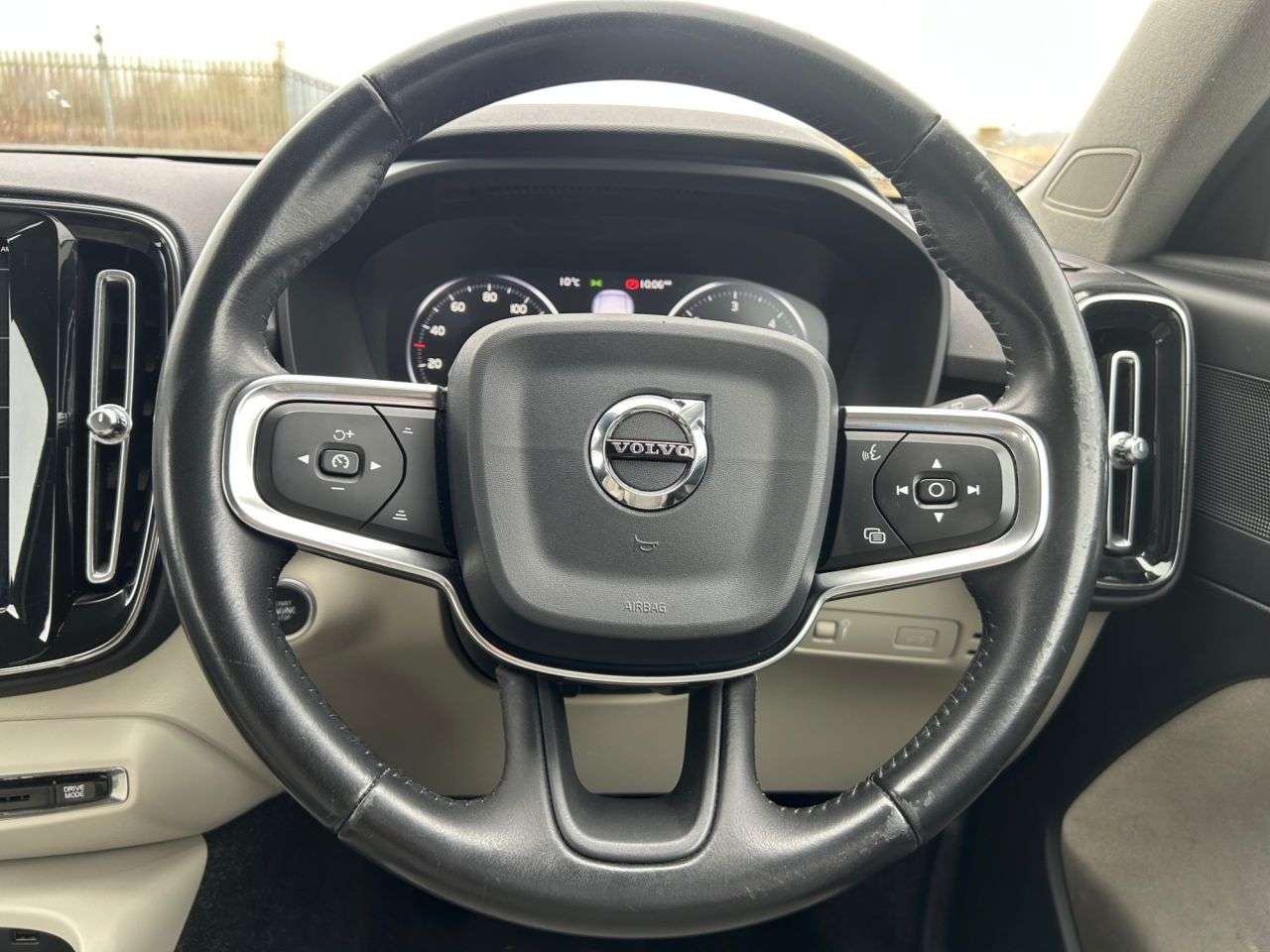 2019 VOLVO XC40 2019 VOLVO XC40