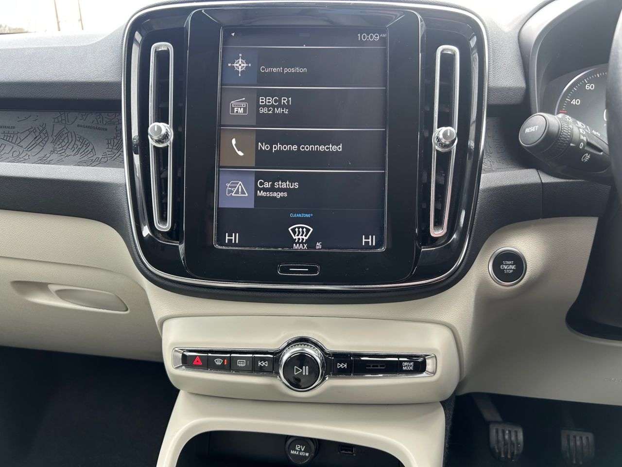 2019 VOLVO XC40 2019 VOLVO XC40