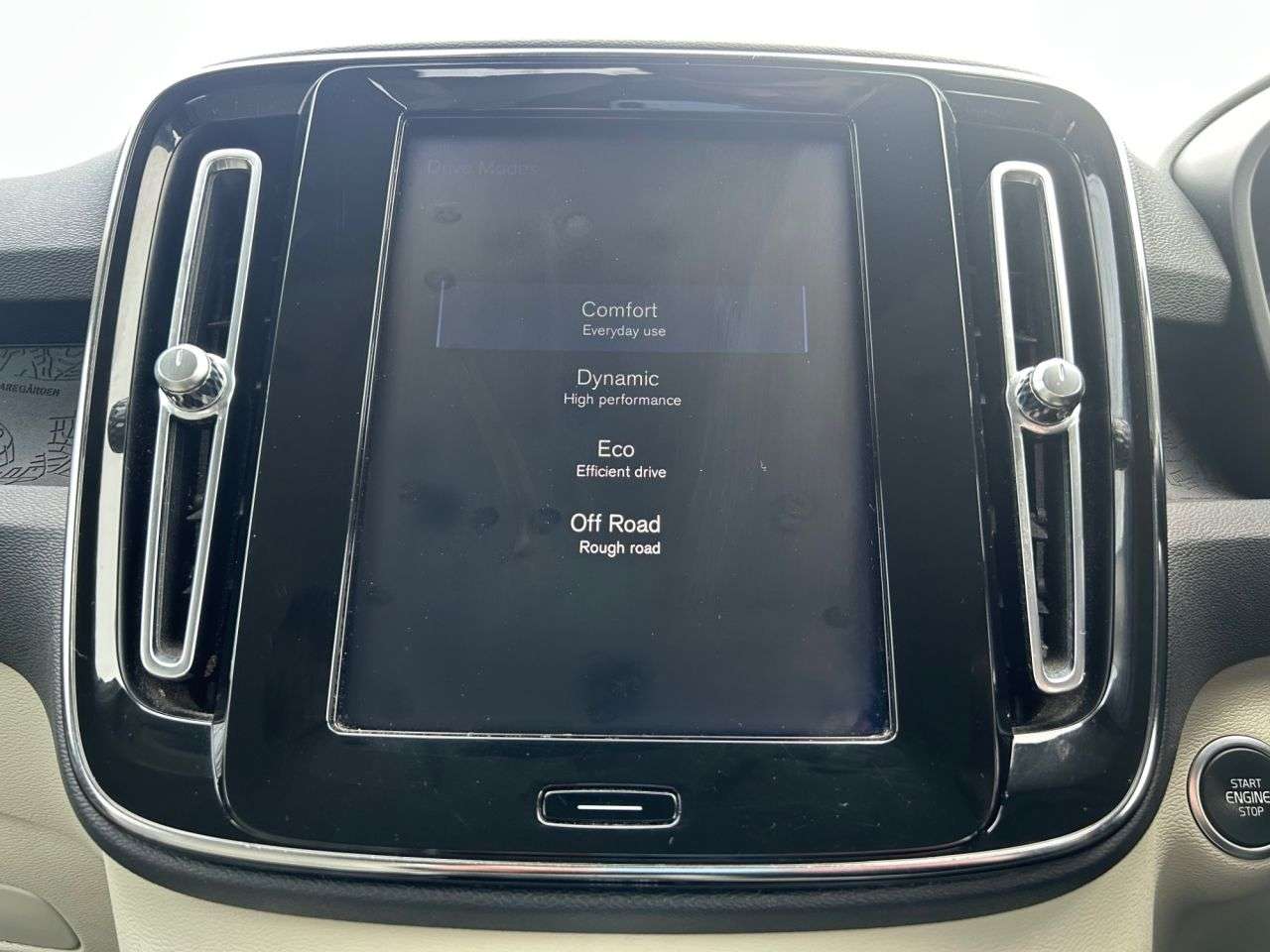 2019 VOLVO XC40 2019 VOLVO XC40