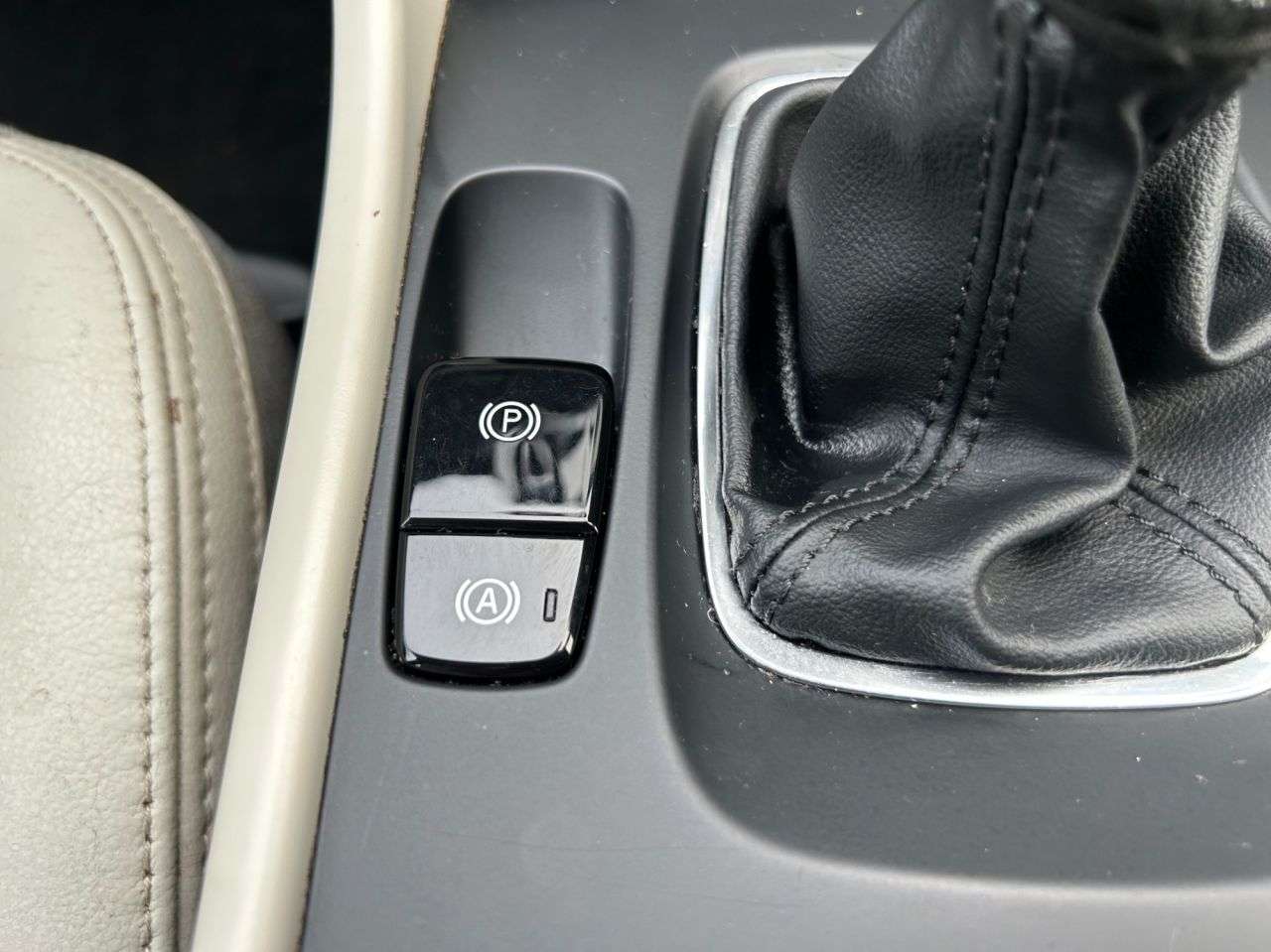 2019 VOLVO XC40 2019 VOLVO XC40