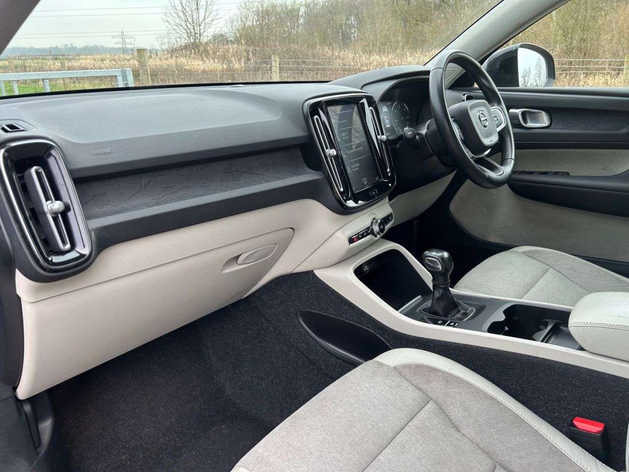 2019 VOLVO XC40 2019 VOLVO XC40