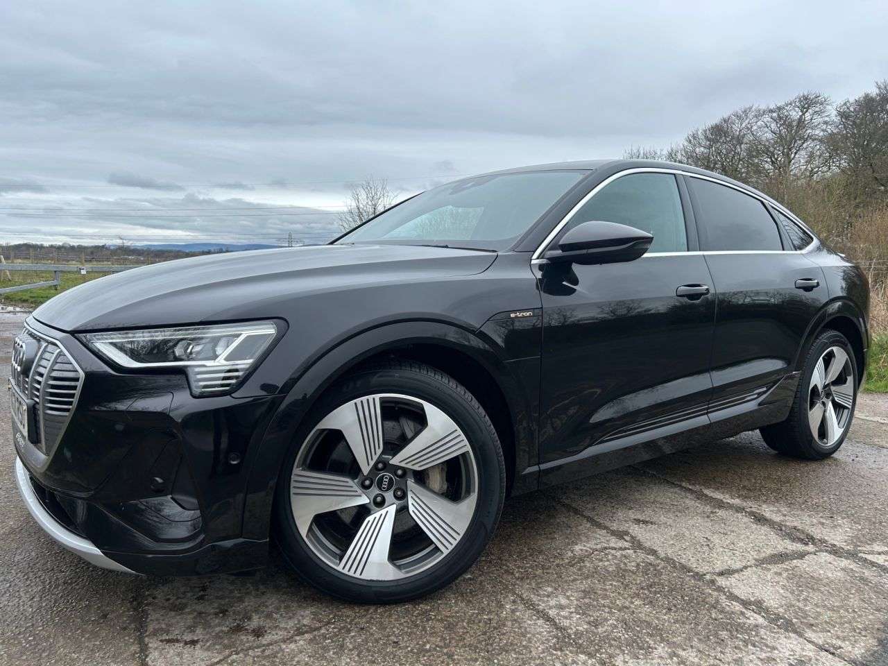 A 2021 AUDI E-TRON 55 S line Sportback 5dr Electric Auto quattro 95kWh (408 ps) A 2021 AUDI E-TRON 55 S line Sportback 5dr Electric Auto quattro 95kWh (408 ps)