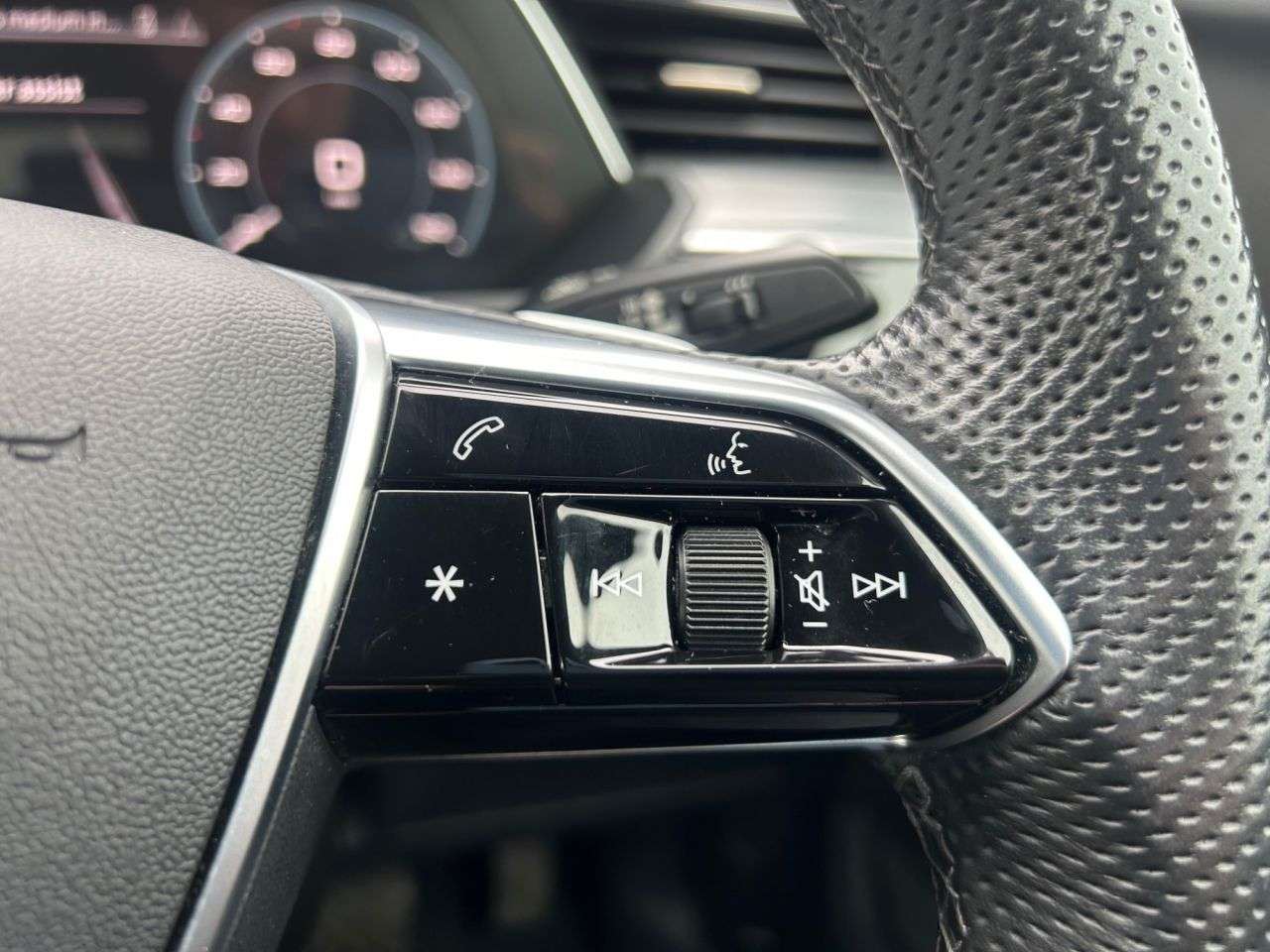 2021 AUDI E-TRON 2021 AUDI E-TRON