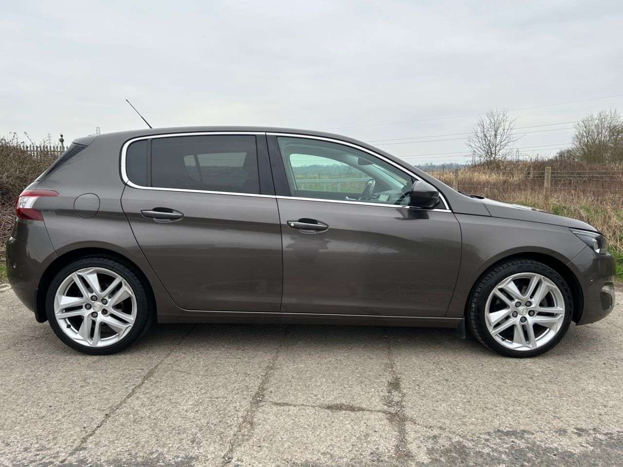 A 2014 PEUGEOT 308 1.6 THP Feline Hatchback 5dr Petrol Manual Euro 5 (156 ps) A 2014 PEUGEOT 308 1.6 THP Feline Hatchback 5dr Petrol Manual Euro 5 (156 ps)