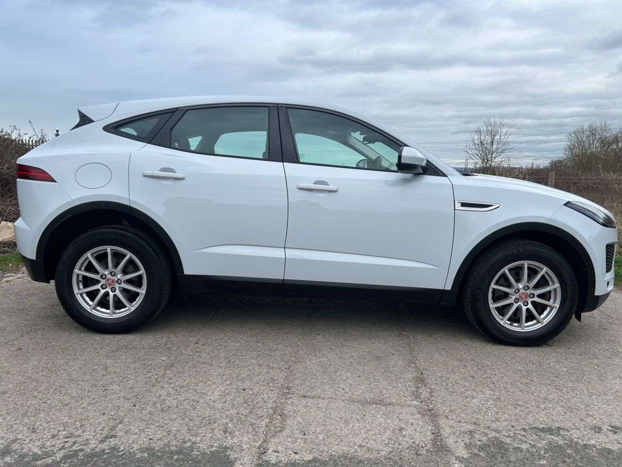 A 2019 JAGUAR E-PACE 2.0 D150 SUV 5dr Diesel Manual AWD Euro 6 (s/s) (150 ps) A 2019 JAGUAR E-PACE 2.0 D150 SUV 5dr Diesel Manual AWD Euro 6 (s/s) (150 ps)