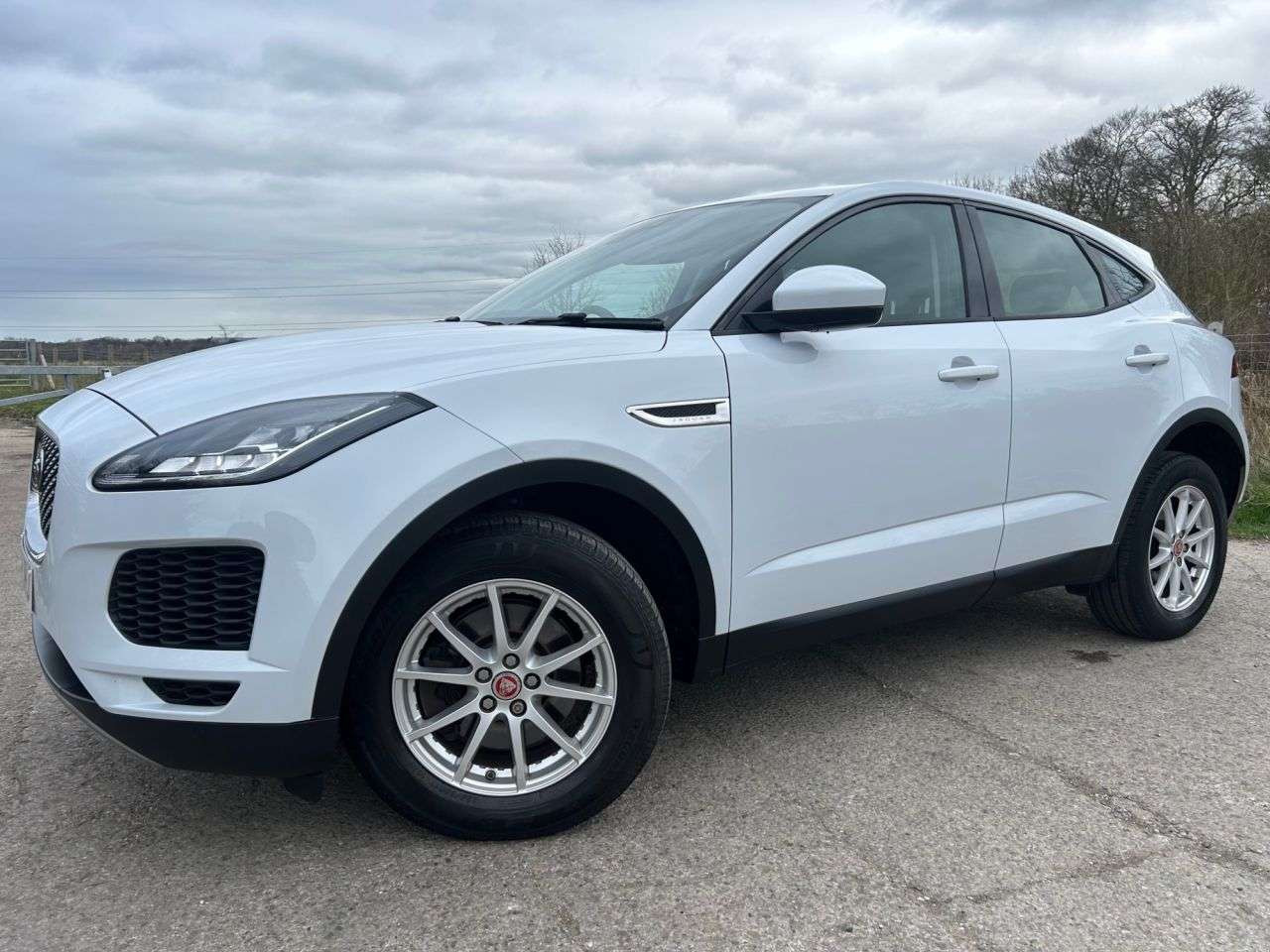 A 2019 JAGUAR E-PACE 2.0 D150 SUV 5dr Diesel Manual AWD Euro 6 (s/s) (150 ps) A 2019 JAGUAR E-PACE 2.0 D150 SUV 5dr Diesel Manual AWD Euro 6 (s/s) (150 ps)