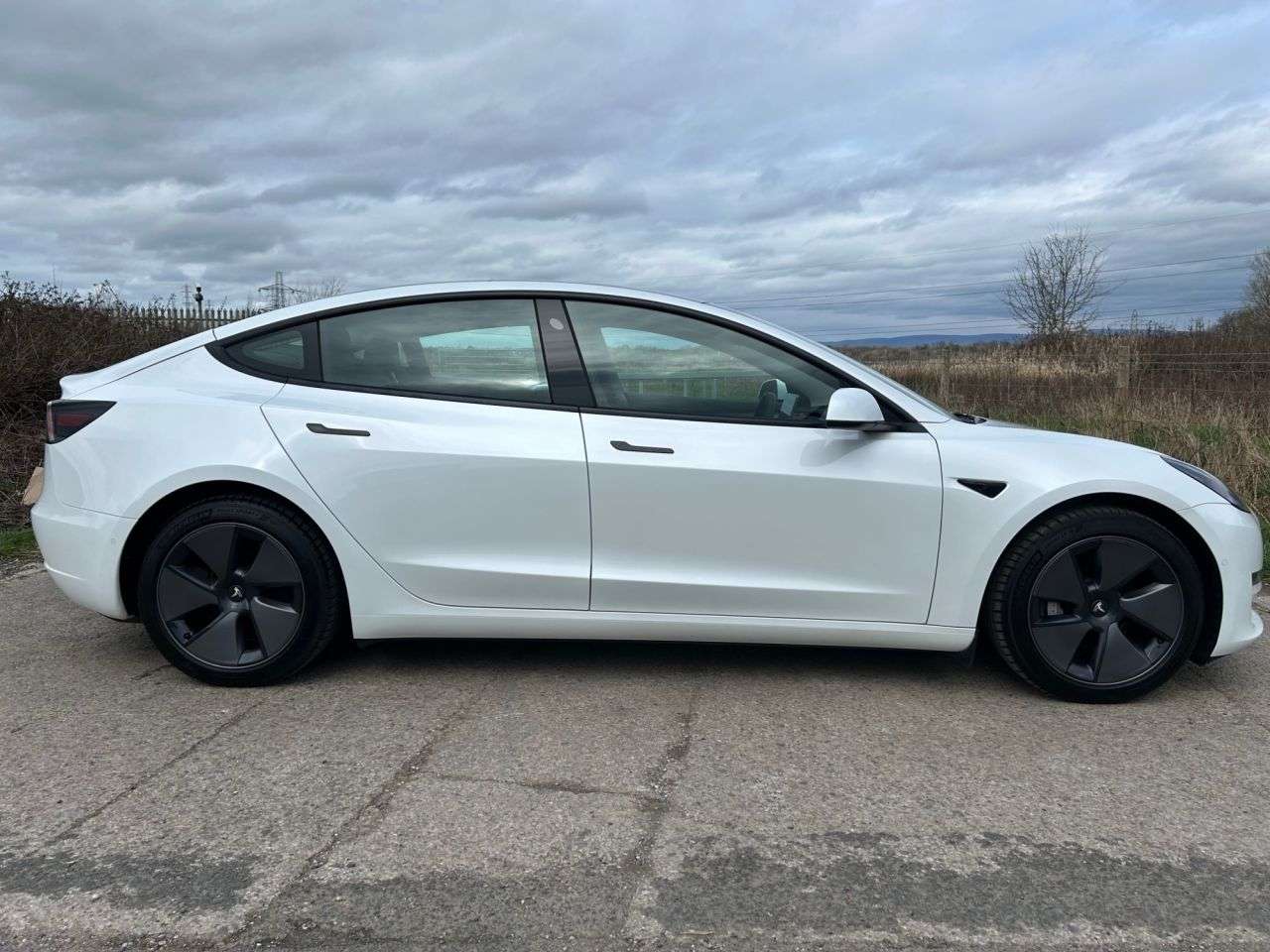 A 2021 TESLA MODEL 3 (Dual Motor) Long Range Saloon 4dr Electric Auto 4WDE (346 ps) LONG RANGE A A 2021 TESLA MODEL 3 (Dual Motor) Long Range Saloon 4dr Electric Auto 4WDE (346 ps) LONG RANGE A