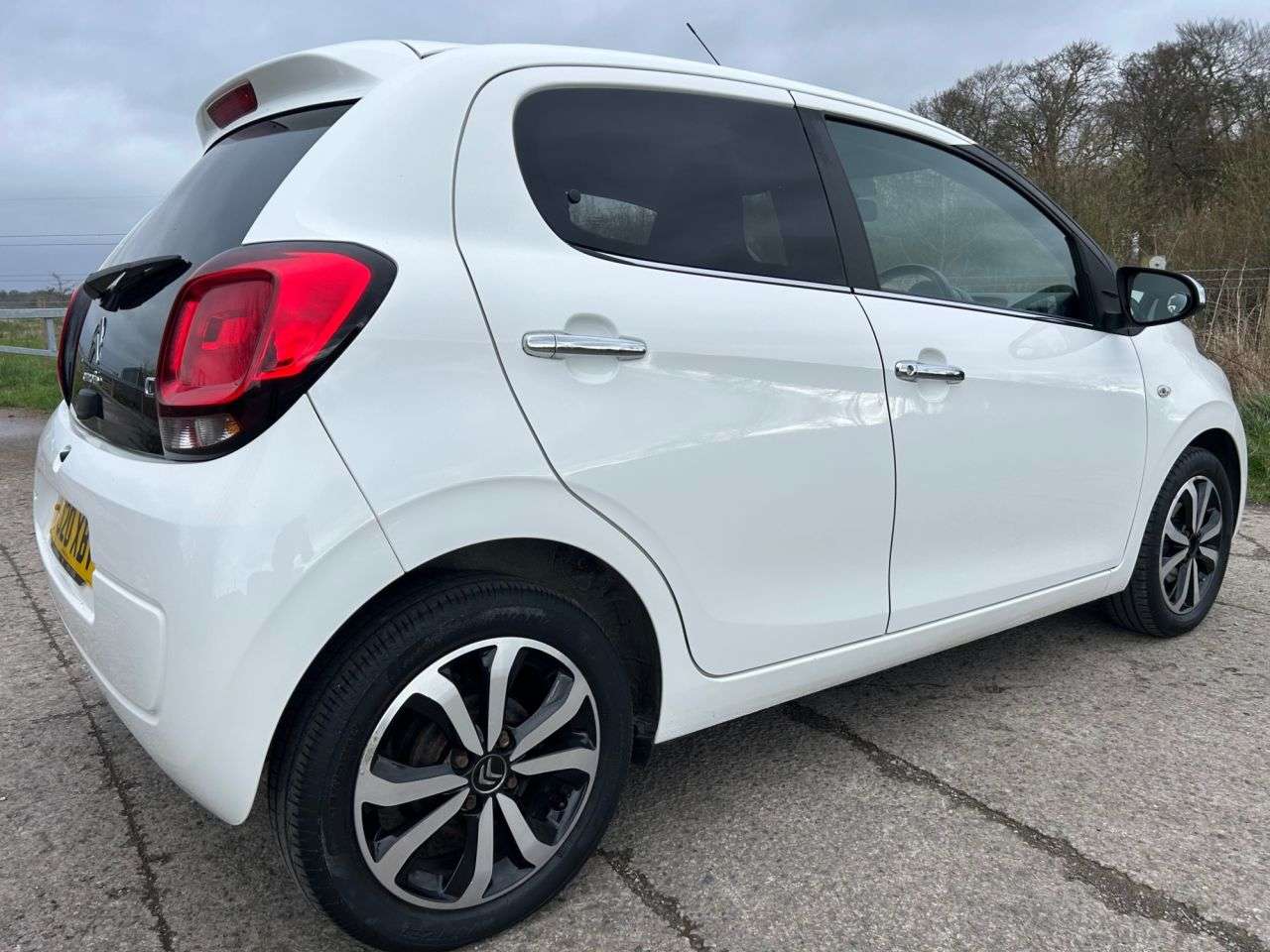 A 2020 CITROEN C1 1.0 VTi Flair Hatchback 5dr Petrol Manual Euro 6 (s/s) (72 ps) A 2020 CITROEN C1 1.0 VTi Flair Hatchback 5dr Petrol Manual Euro 6 (s/s) (72 ps)