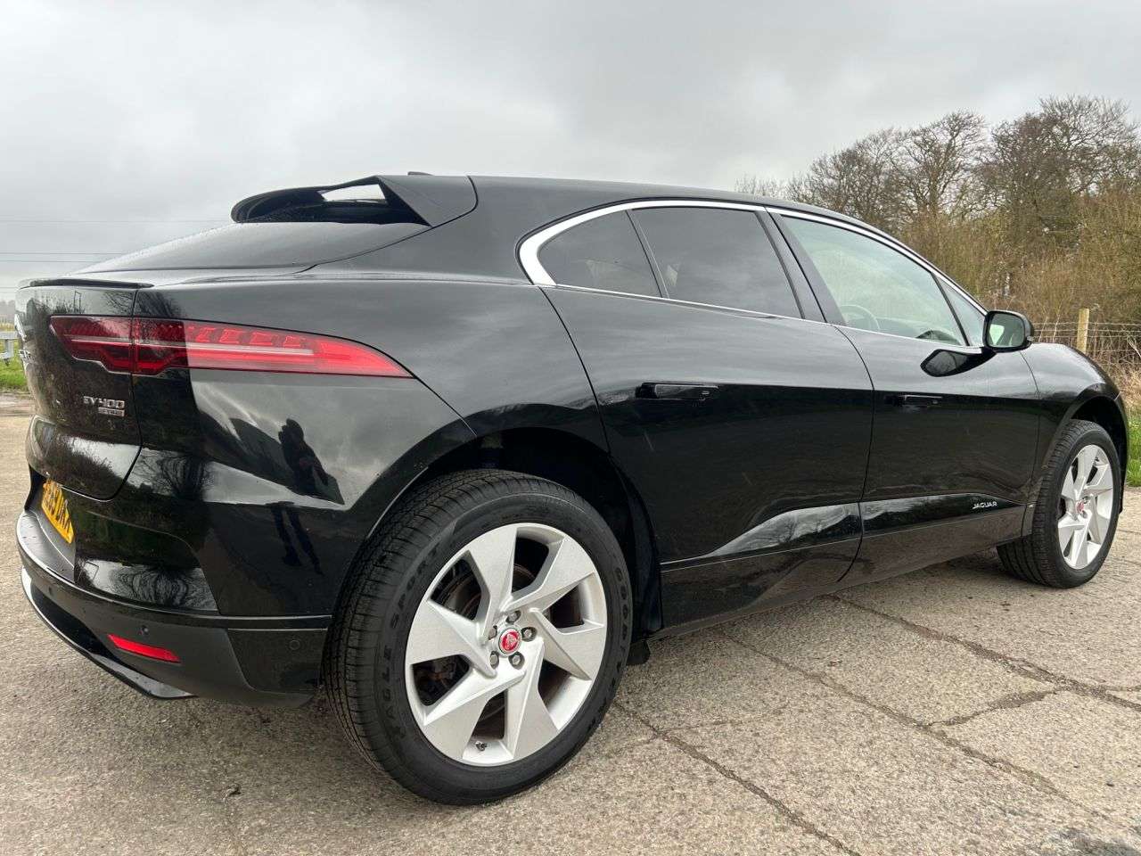 A 2019 JAGUAR I-PACE 400 90kWh SE SUV 5dr Electric Auto 4WD (400 ps) A 2019 JAGUAR I-PACE 400 90kWh SE SUV 5dr Electric Auto 4WD (400 ps)