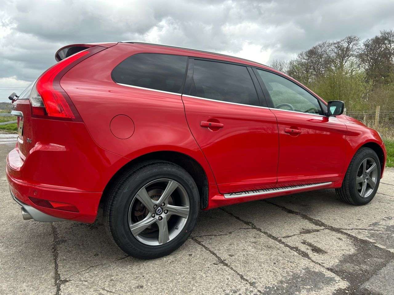 A 2014 VOLVO XC60 2.0 D4 R-Design Lux Nav SUV 5dr Diesel Manual Euro 6 (s/s) (181 ps) A 2014 VOLVO XC60 2.0 D4 R-Design Lux Nav SUV 5dr Diesel Manual Euro 6 (s/s) (181 ps)