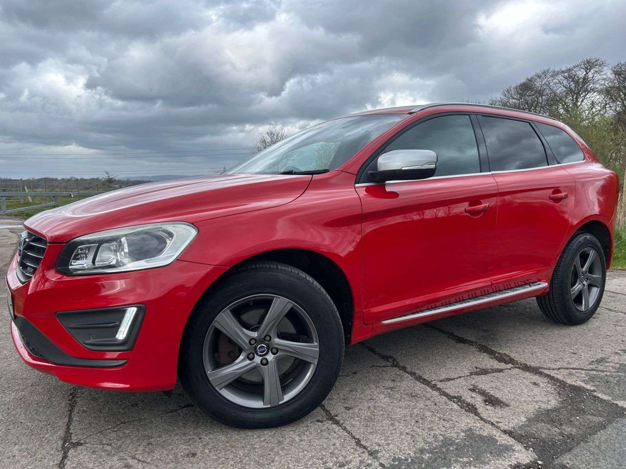 A 2014 VOLVO XC60 2.0 D4 R-Design Lux Nav SUV 5dr Diesel Manual Euro 6 (s/s) (181 ps) A 2014 VOLVO XC60 2.0 D4 R-Design Lux Nav SUV 5dr Diesel Manual Euro 6 (s/s) (181 ps)