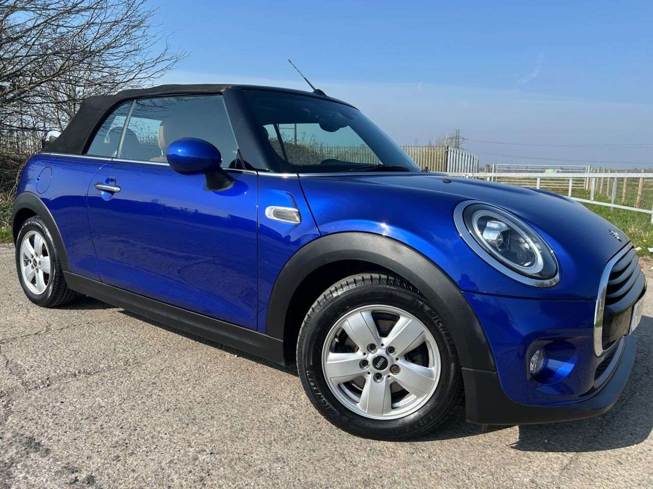 A 2018 MINI CONVERTIBLE 1.5 Cooper Convertible 2dr Petrol Manual Euro 6 (s/s) (136 ps) A 2018 MINI CONVERTIBLE 1.5 Cooper Convertible 2dr Petrol Manual Euro 6 (s/s) (136 ps)
