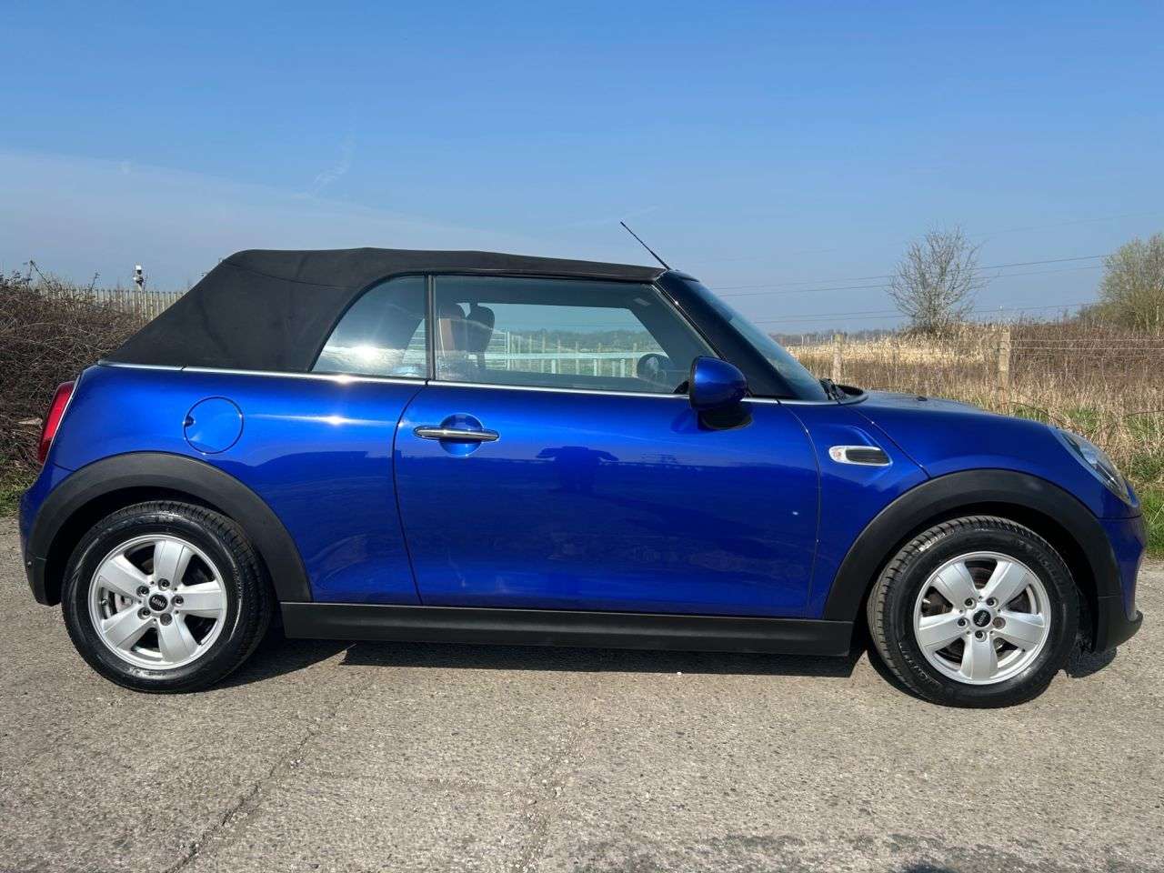 A 2018 MINI CONVERTIBLE 1.5 Cooper Convertible 2dr Petrol Manual Euro 6 (s/s) (136 ps) A 2018 MINI CONVERTIBLE 1.5 Cooper Convertible 2dr Petrol Manual Euro 6 (s/s) (136 ps)