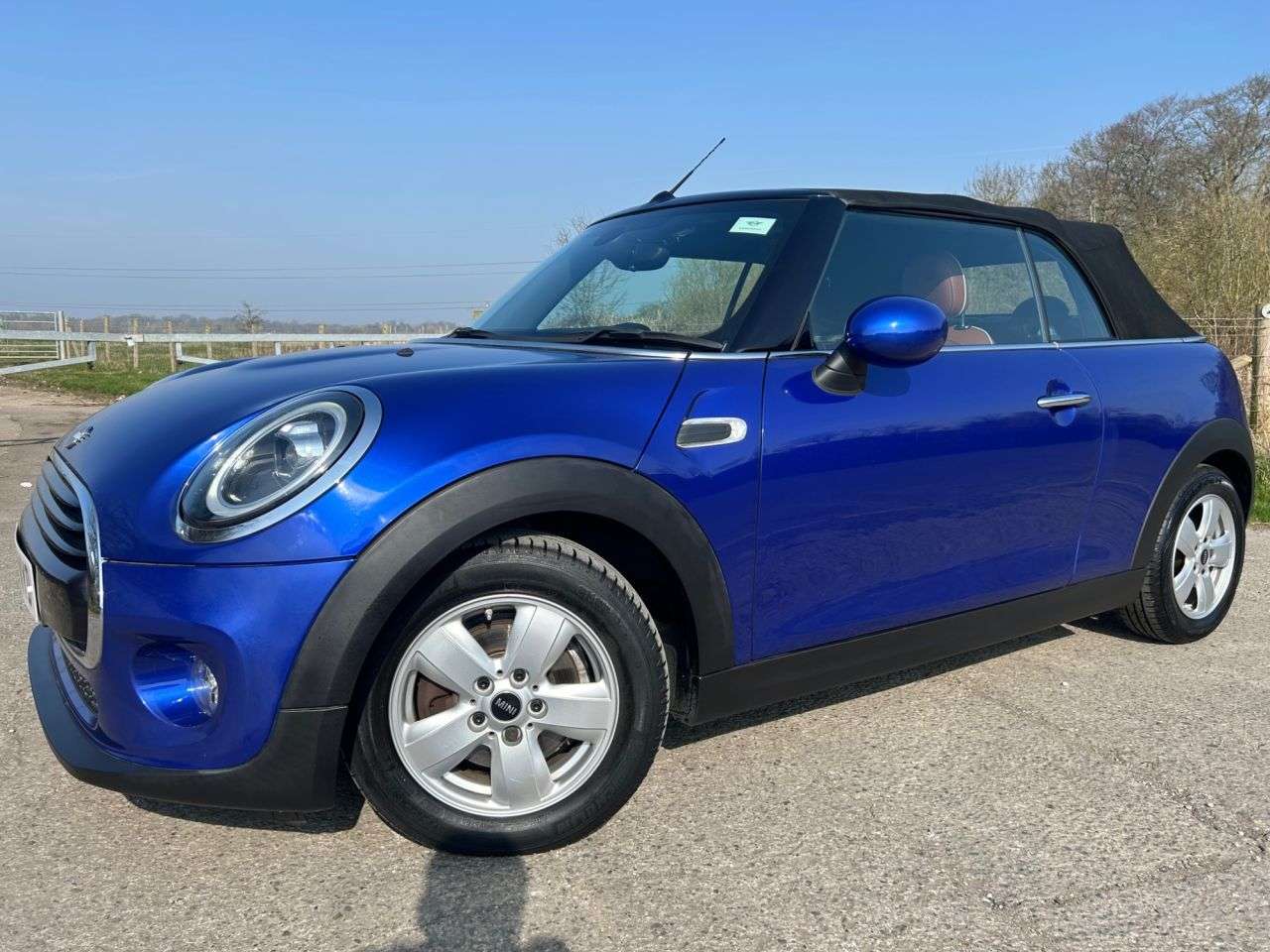 A 2018 MINI CONVERTIBLE 1.5 Cooper Convertible 2dr Petrol Manual Euro 6 (s/s) (136 ps) A 2018 MINI CONVERTIBLE 1.5 Cooper Convertible 2dr Petrol Manual Euro 6 (s/s) (136 ps)