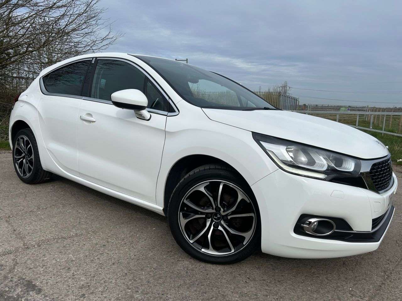 A 2016 DS AUTOMOBILES DS 4 1.2 PureTech Elegance Hatchback 5dr Petrol Manual Euro 6 (s/s) (130 ps) A 2016 DS AUTOMOBILES DS 4 1.2 PureTech Elegance Hatchback 5dr Petrol Manual Euro 6 (s/s) (130 ps)