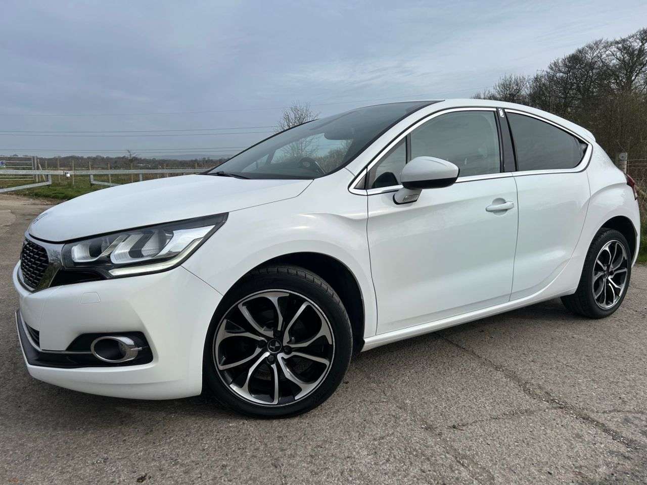 A 2016 DS AUTOMOBILES DS 4 1.2 PureTech Elegance Hatchback 5dr Petrol Manual Euro 6 (s/s) (130 ps) A 2016 DS AUTOMOBILES DS 4 1.2 PureTech Elegance Hatchback 5dr Petrol Manual Euro 6 (s/s) (130 ps)