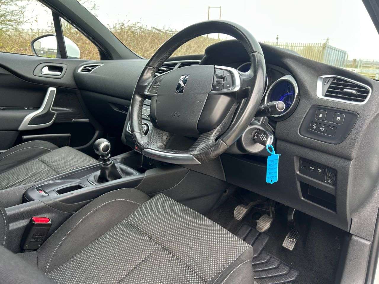 2016 DS AUTOMOBILES DS 4 2016 DS AUTOMOBILES DS 4