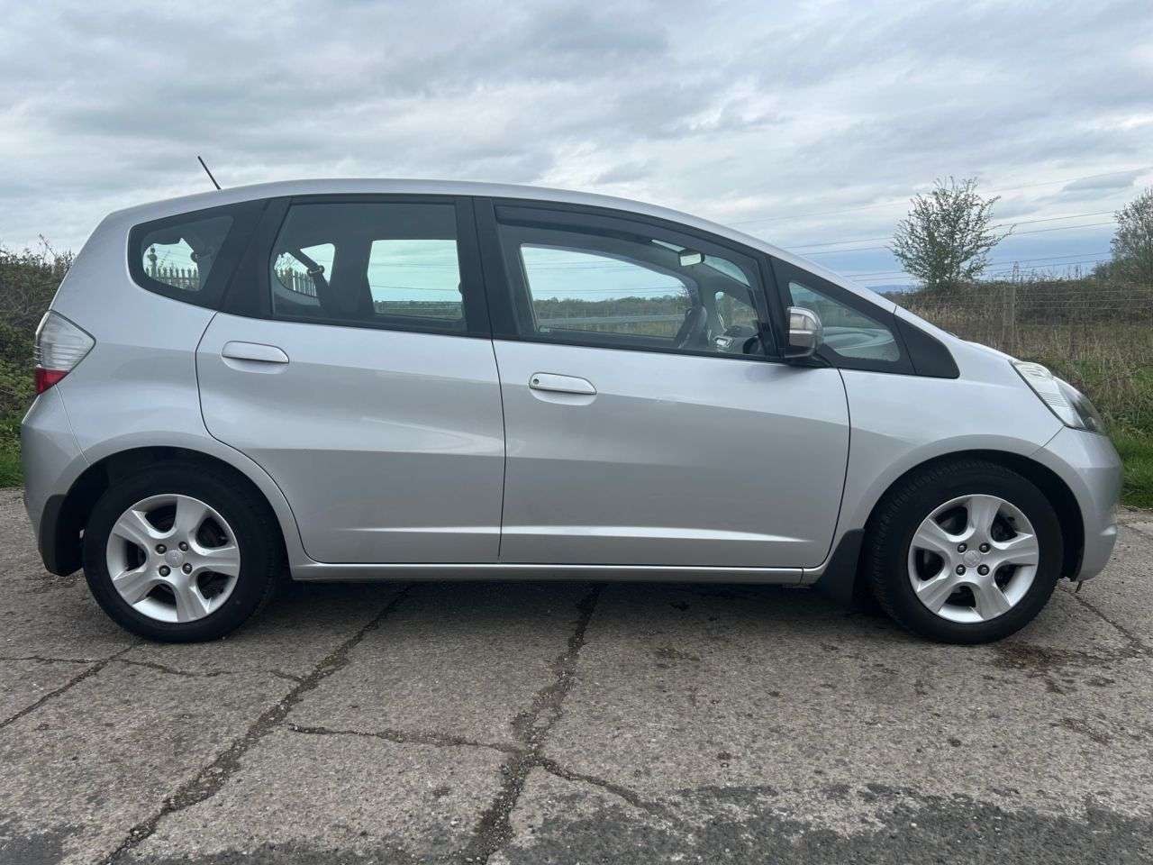 A 2010 HONDA JAZZ 1.4 i-VTEC ES Hatchback 5dr Petrol i SHIFT Euro 4 (100 ps) A 2010 HONDA JAZZ 1.4 i-VTEC ES Hatchback 5dr Petrol i SHIFT Euro 4 (100 ps)