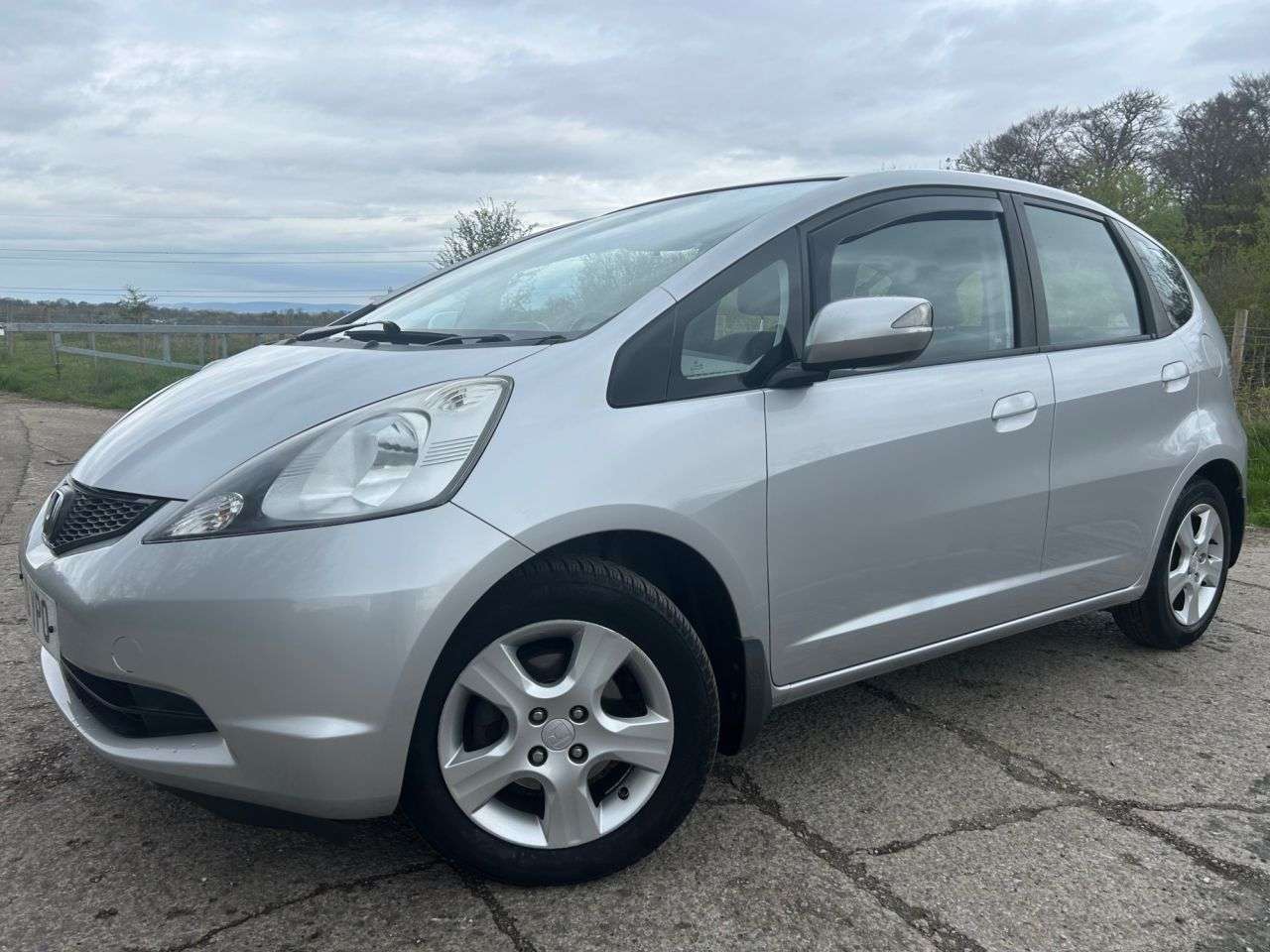A 2010 HONDA JAZZ 1.4 i-VTEC ES Hatchback 5dr Petrol i SHIFT Euro 4 (100 ps) A 2010 HONDA JAZZ 1.4 i-VTEC ES Hatchback 5dr Petrol i SHIFT Euro 4 (100 ps)