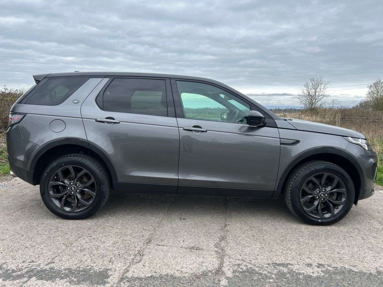 A 2019 LAND ROVER DISCOVERY SPORT 2.0 TD4 Landmark SUV 5dr Diesel Auto 4WD Euro 6 (s/s) (180 ps) A 2019 LAND ROVER DISCOVERY SPORT 2.0 TD4 Landmark SUV 5dr Diesel Auto 4WD Euro 6 (s/s) (180 ps)