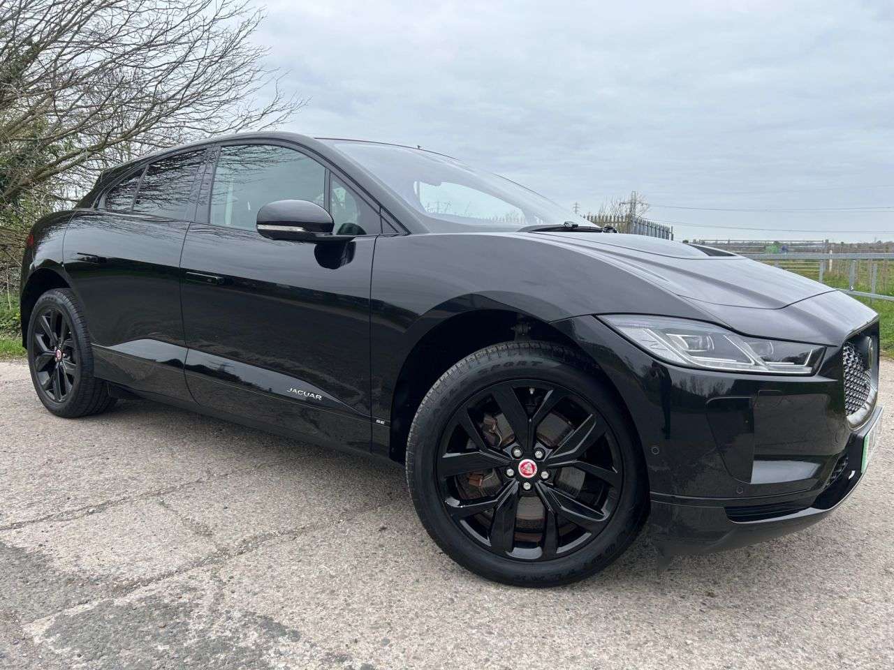 A 2021 JAGUAR I-PACE 400 90kWh SE SUV 5dr Electric Auto 4WD (400 ps) A 2021 JAGUAR I-PACE 400 90kWh SE SUV 5dr Electric Auto 4WD (400 ps)