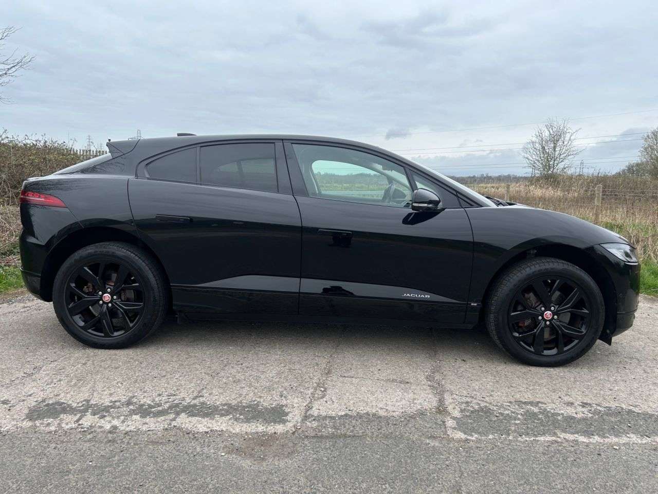 A 2021 JAGUAR I-PACE 400 90kWh SE SUV 5dr Electric Auto 4WD (400 ps) A 2021 JAGUAR I-PACE 400 90kWh SE SUV 5dr Electric Auto 4WD (400 ps)