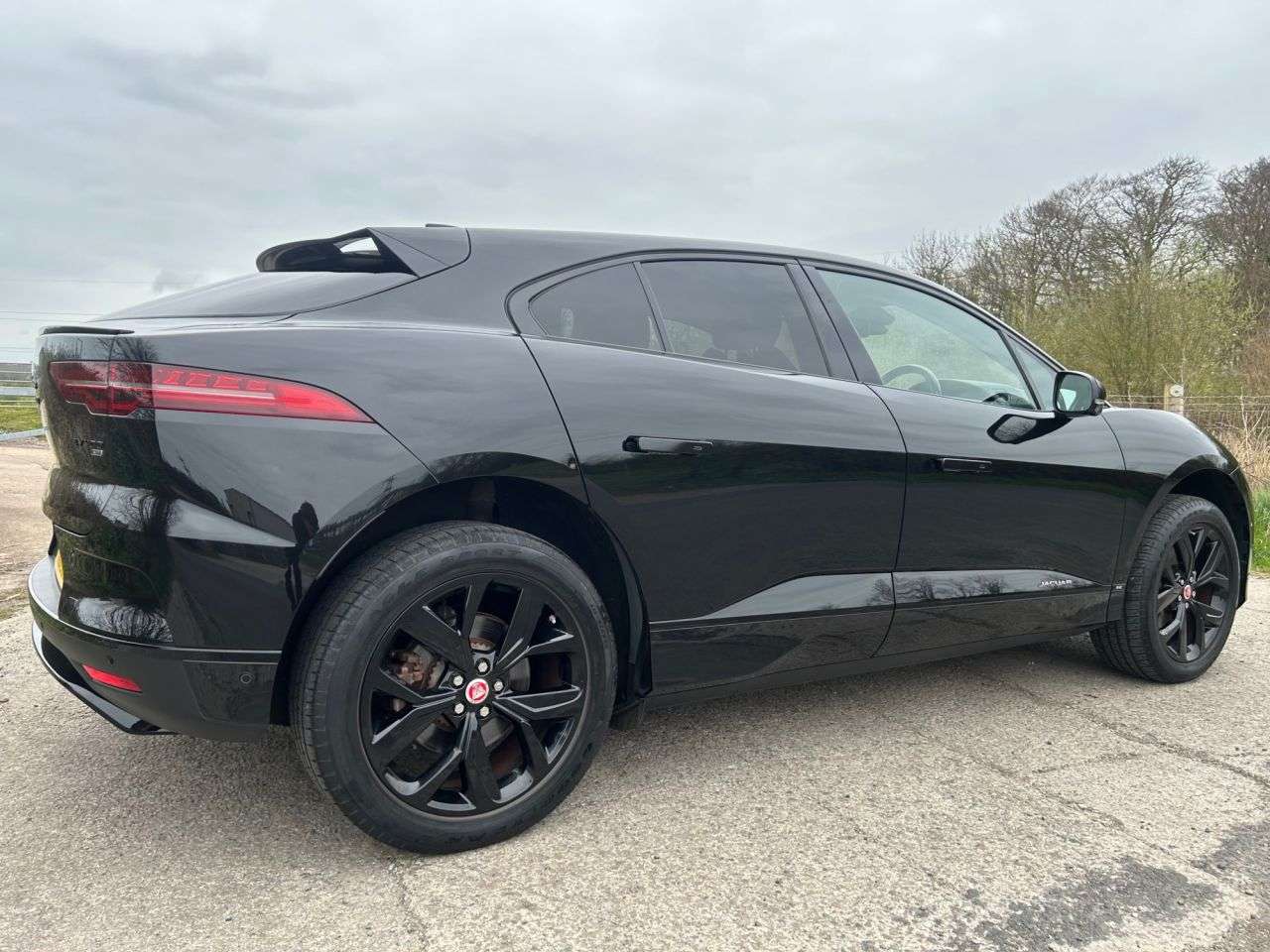 A 2021 JAGUAR I-PACE 400 90kWh SE SUV 5dr Electric Auto 4WD (400 ps) A 2021 JAGUAR I-PACE 400 90kWh SE SUV 5dr Electric Auto 4WD (400 ps)