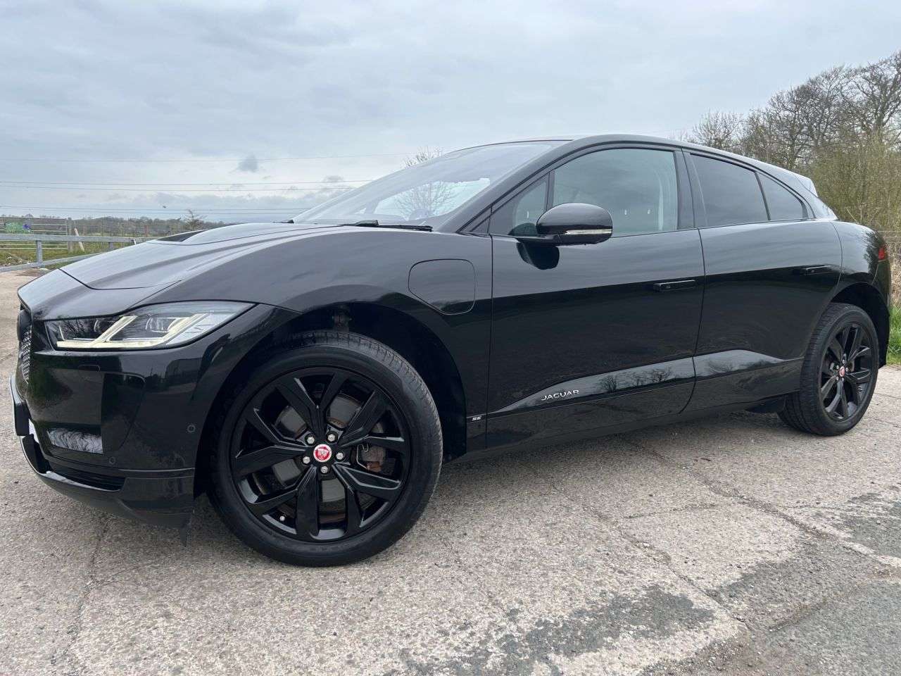 A 2021 JAGUAR I-PACE 400 90kWh SE SUV 5dr Electric Auto 4WD (400 ps) A 2021 JAGUAR I-PACE 400 90kWh SE SUV 5dr Electric Auto 4WD (400 ps)