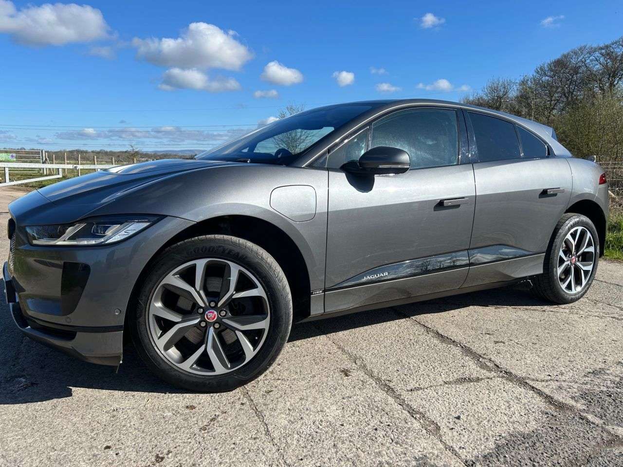 A 2019 JAGUAR I-PACE 400 90kWh HSE SUV 5dr Electric Auto 4WD (400 ps) A 2019 JAGUAR I-PACE 400 90kWh HSE SUV 5dr Electric Auto 4WD (400 ps)