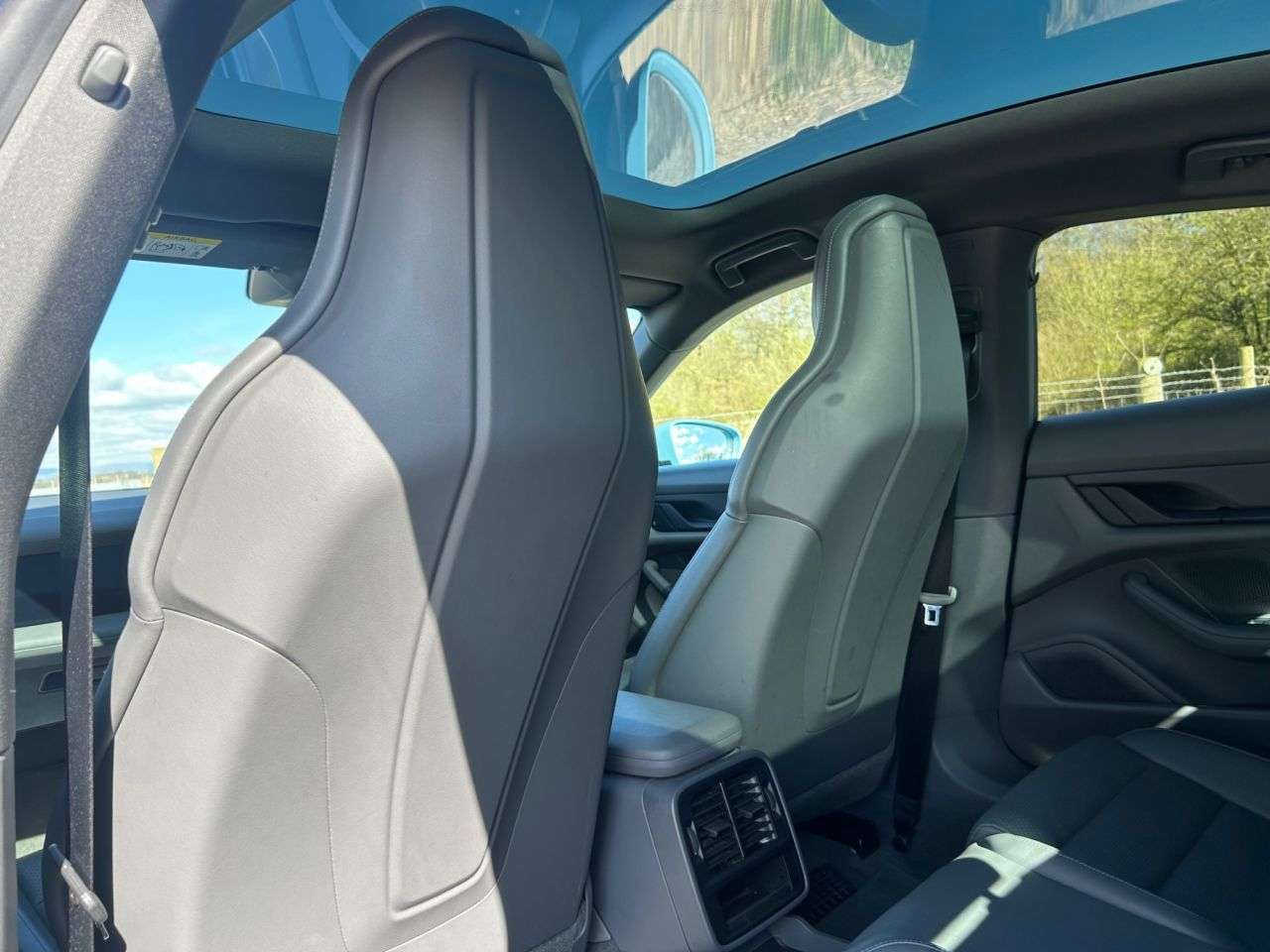 2022 PORSCHE TAYCAN 2022 PORSCHE TAYCAN