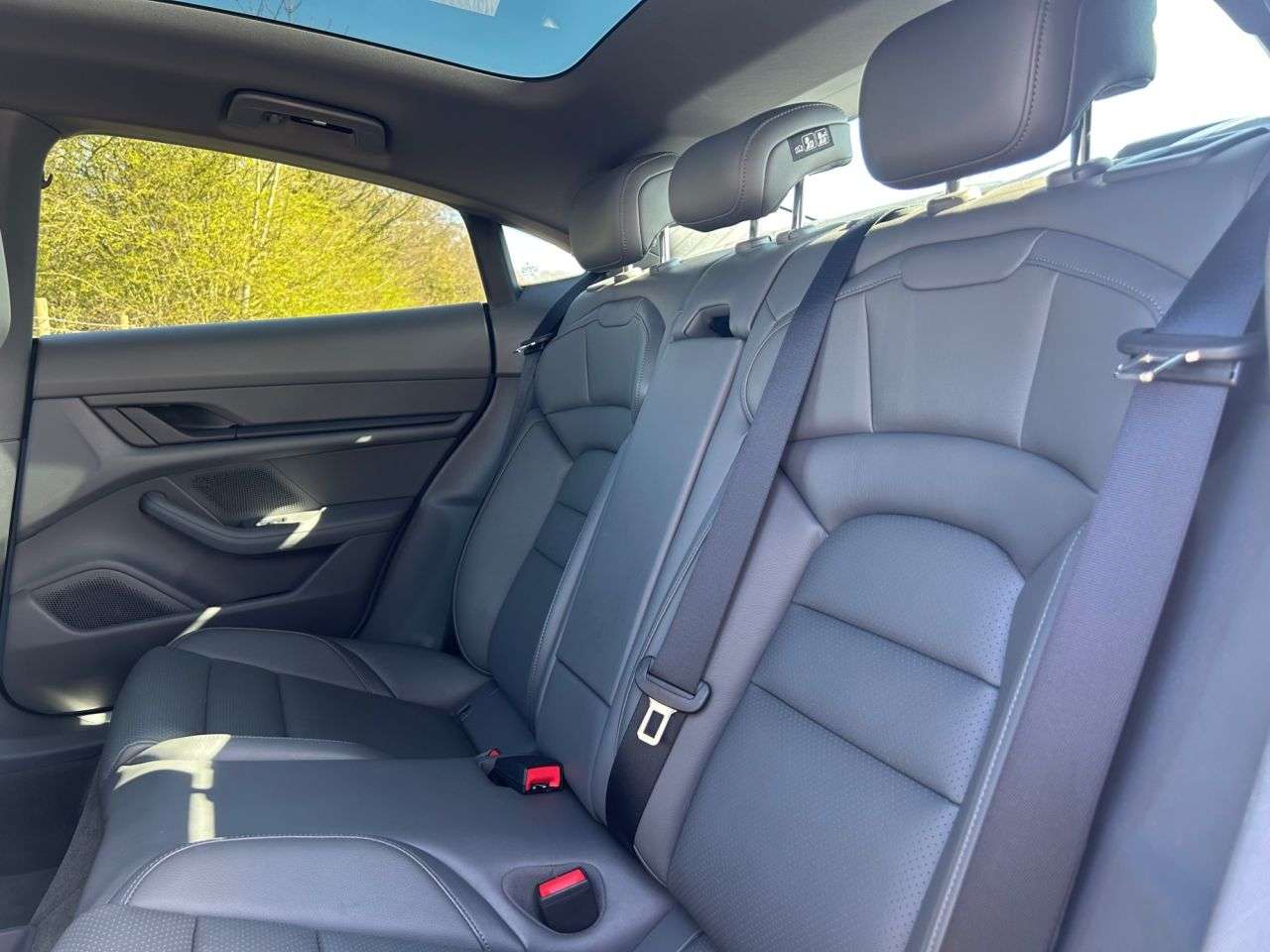 2022 PORSCHE TAYCAN 2022 PORSCHE TAYCAN