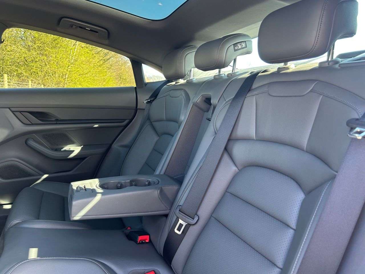 2022 PORSCHE TAYCAN 2022 PORSCHE TAYCAN