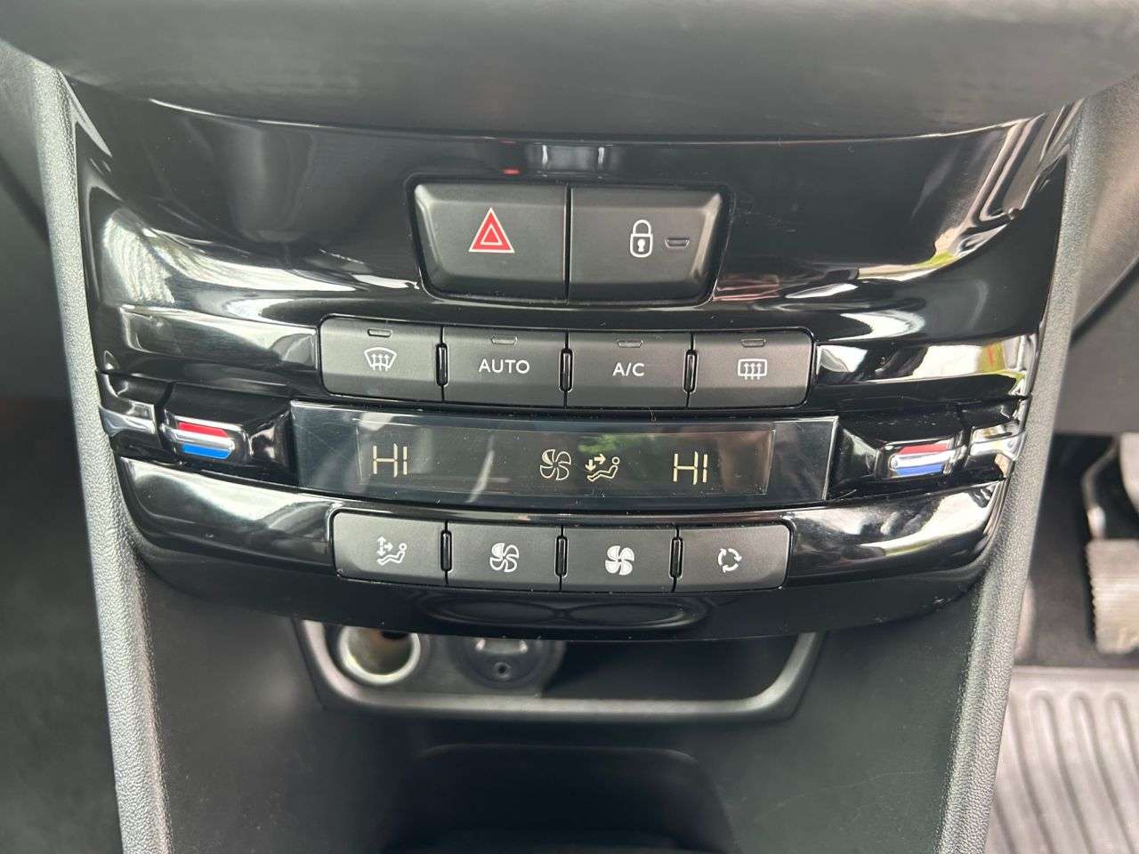 2018 PEUGEOT 2008 2018 PEUGEOT 2008