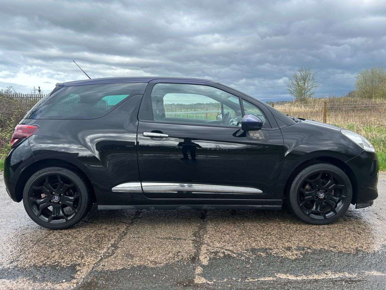 A 2013 CITROEN DS3 1.6 VTi DStyle Plus Hatchback 3dr Petrol Manual Euro 5 (120 ps) A 2013 CITROEN DS3 1.6 VTi DStyle Plus Hatchback 3dr Petrol Manual Euro 5 (120 ps)