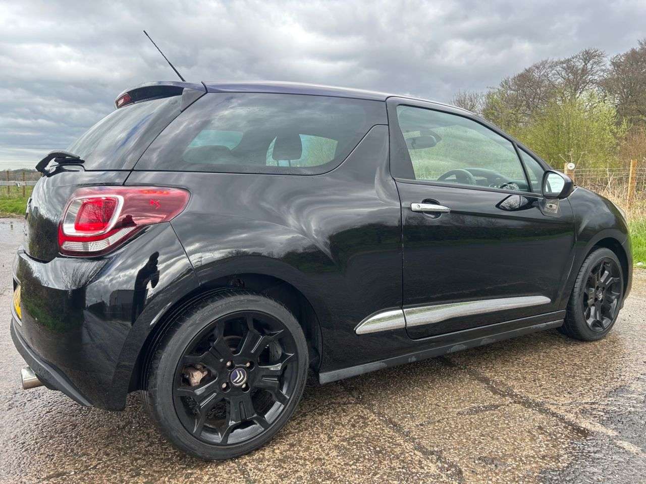 A 2013 CITROEN DS3 1.6 VTi DStyle Plus Hatchback 3dr Petrol Manual Euro 5 (120 ps) A 2013 CITROEN DS3 1.6 VTi DStyle Plus Hatchback 3dr Petrol Manual Euro 5 (120 ps)