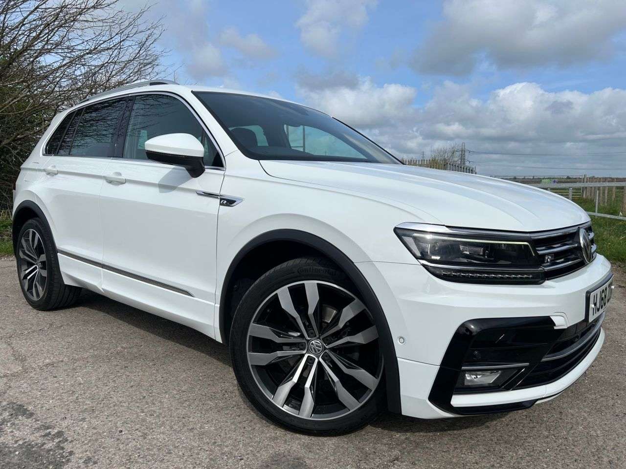 A 2018 VOLKSWAGEN TIGUAN 2.0 TDI R-Line SUV 5dr Diesel DSG 4Motion Euro 6 (s/s) (150 ps) A 2018 VOLKSWAGEN TIGUAN 2.0 TDI R-Line SUV 5dr Diesel DSG 4Motion Euro 6 (s/s) (150 ps)