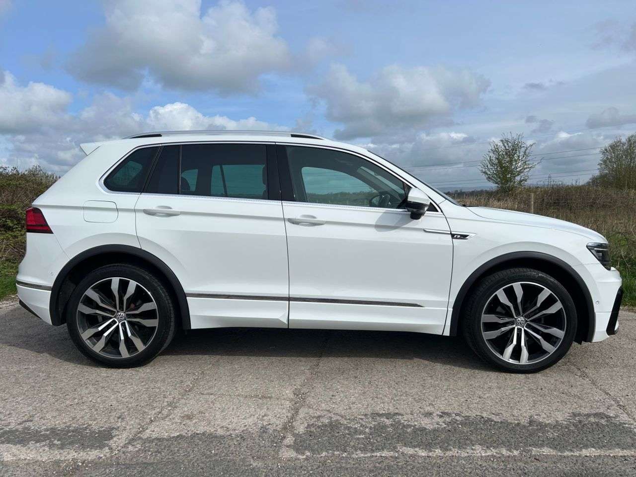 A 2018 VOLKSWAGEN TIGUAN 2.0 TDI R-Line SUV 5dr Diesel DSG 4Motion Euro 6 (s/s) (150 ps) A 2018 VOLKSWAGEN TIGUAN 2.0 TDI R-Line SUV 5dr Diesel DSG 4Motion Euro 6 (s/s) (150 ps)