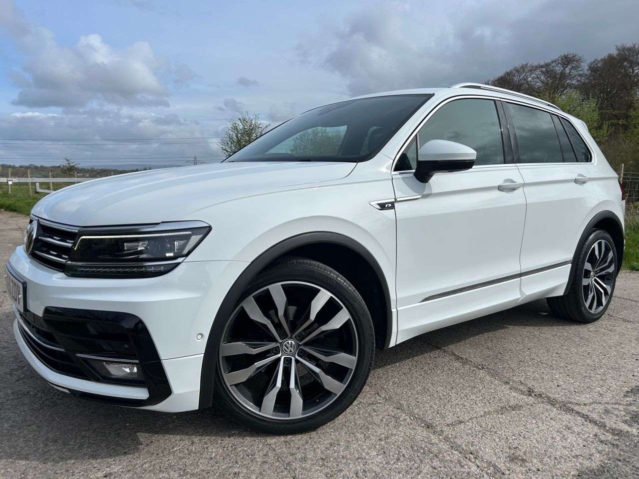 A 2018 VOLKSWAGEN TIGUAN 2.0 TDI R-Line SUV 5dr Diesel DSG 4Motion Euro 6 (s/s) (150 ps) A 2018 VOLKSWAGEN TIGUAN 2.0 TDI R-Line SUV 5dr Diesel DSG 4Motion Euro 6 (s/s) (150 ps)