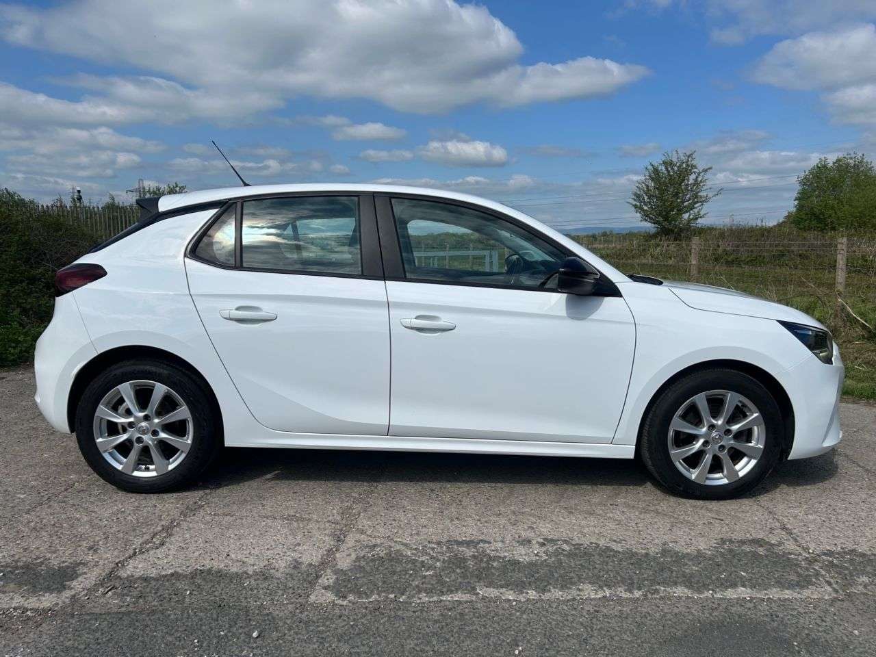 A 2021 VAUXHALL CORSA 1.5 Turbo D SE Hatchback 5dr Diesel Manual Euro 6 (s/s) (102 ps) A 2021 VAUXHALL CORSA 1.5 Turbo D SE Hatchback 5dr Diesel Manual Euro 6 (s/s) (102 ps)