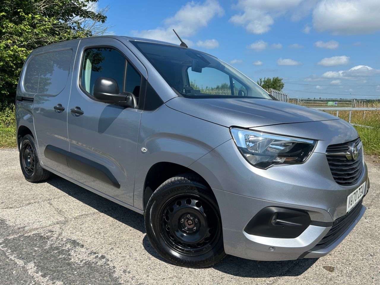 A 2020 VAUXHALL COMBO 1.5 Turbo D 2000 Sportive Panel Van 4dr Diesel Manual L1 H1 Euro 6 (s/s) (1 A 2020 VAUXHALL COMBO 1.5 Turbo D 2000 Sportive Panel Van 4dr Diesel Manual L1 H1 Euro 6 (s/s) (1