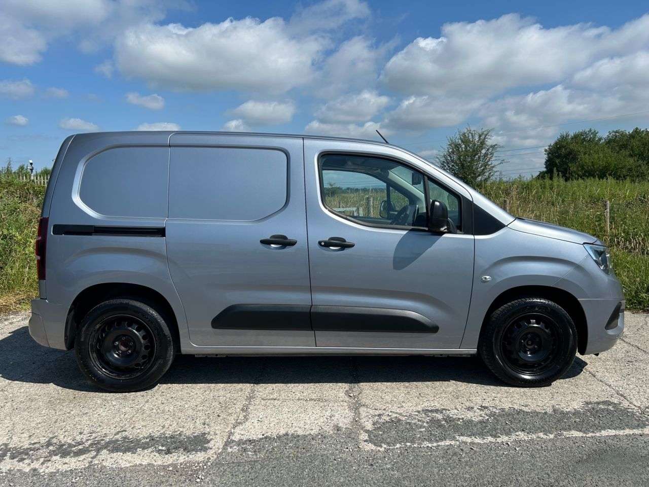 A 2020 VAUXHALL COMBO 1.5 Turbo D 2000 Sportive Panel Van 4dr Diesel Manual L1 H1 Euro 6 (s/s) (1 A 2020 VAUXHALL COMBO 1.5 Turbo D 2000 Sportive Panel Van 4dr Diesel Manual L1 H1 Euro 6 (s/s) (1